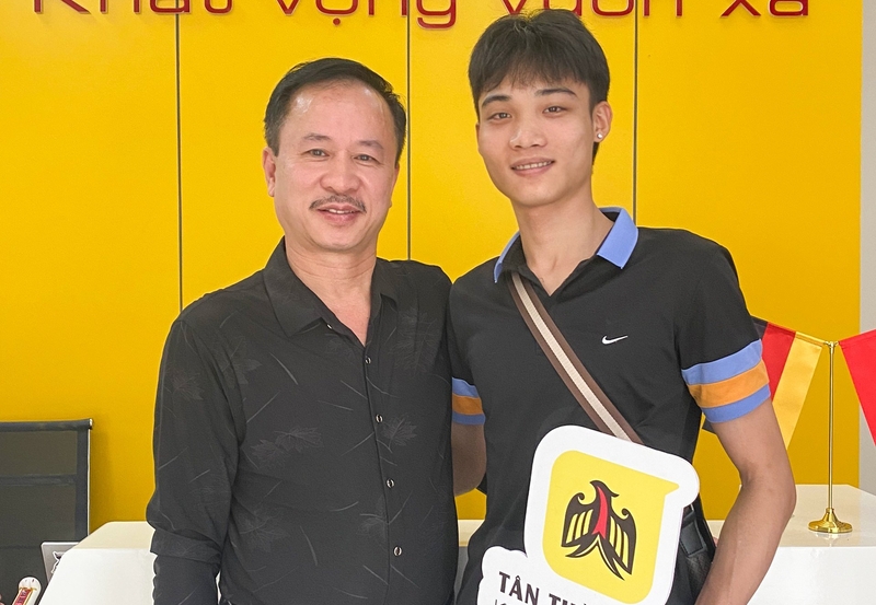 Ở lại Việt Nam công việc bấp bênh hay ra nước ngoài việc làm rộng mở?