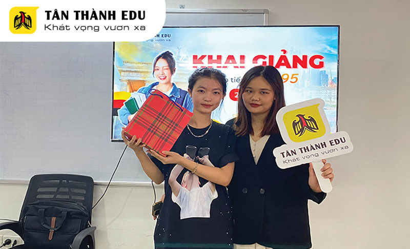 Học viện nhận quà miễn phí khi đăng ký học bằng tiếng đức B1 tại Tân Thành Edu.