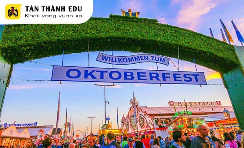 Lễ hội bia Oktoberfest - lễ hội truyền thống của vùng Bavaria