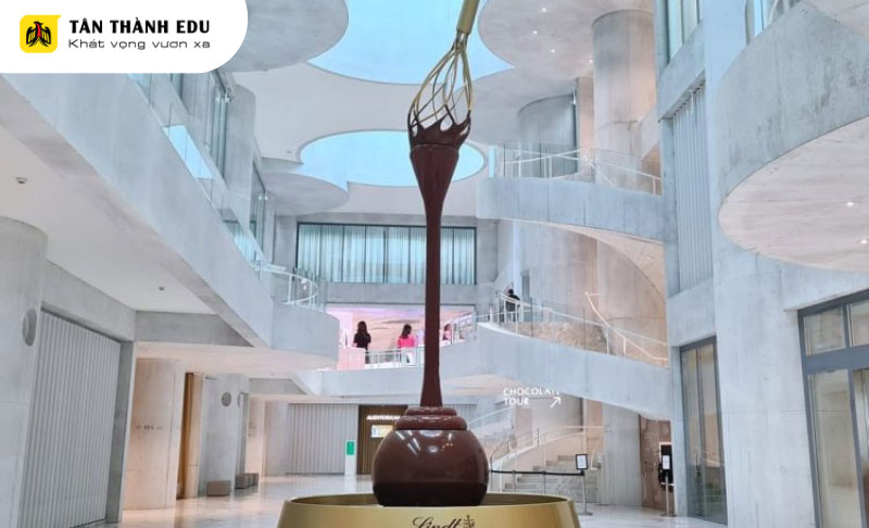 Vòi phun socola cao 3m tại bảo tàng socola ở Đức