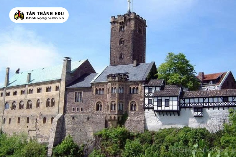 Lâu đài Wartburg tráng lệ – Di sản Thế giới UNESCO và là biểu tượng cho tinh thần học thuật, văn hóa và du lịch Đức.