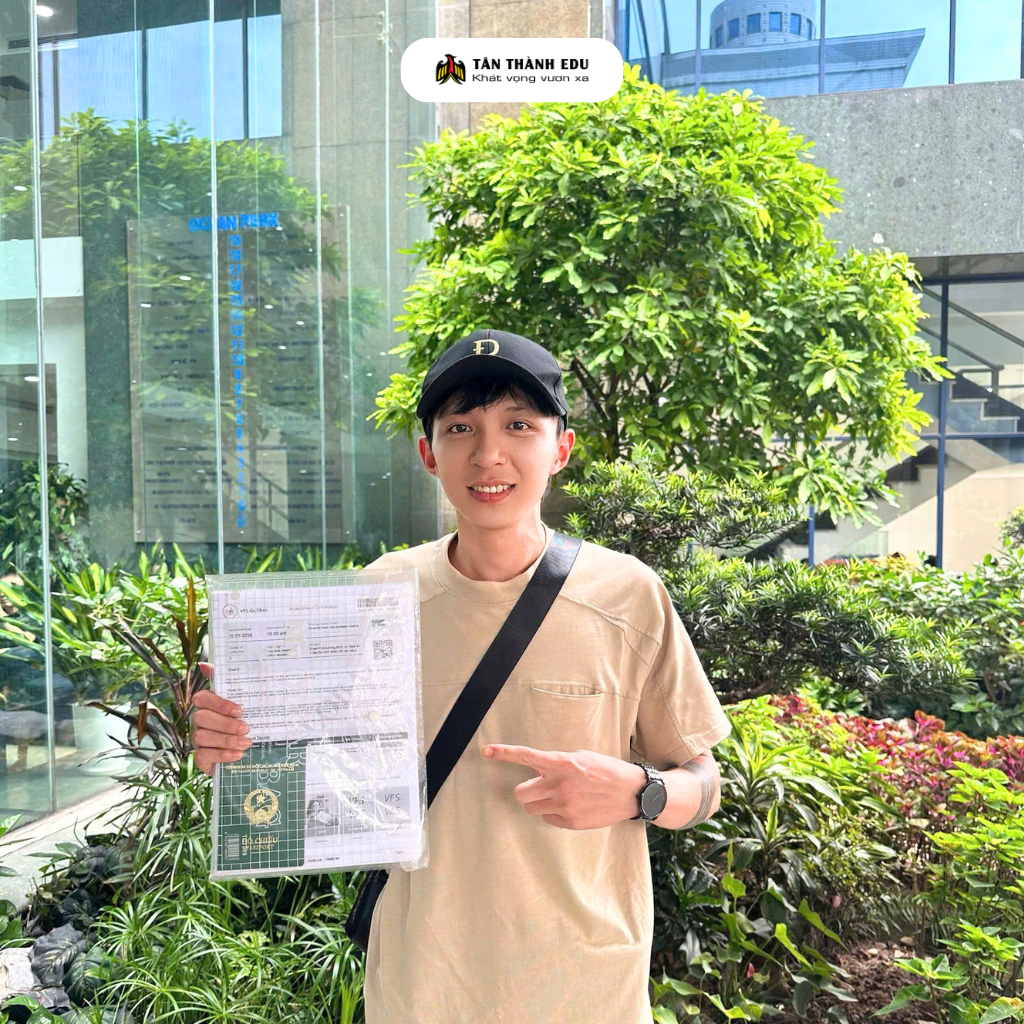 Nguyễn Đình Điệp vui mừng nộp hồ sơ tại VFS